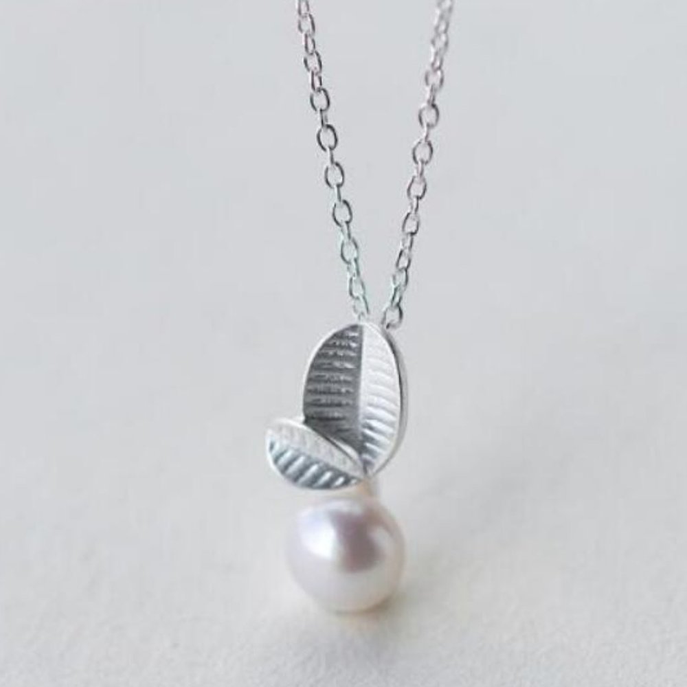 NEW 925 Sterling Silver Pearl Leaf Necklace